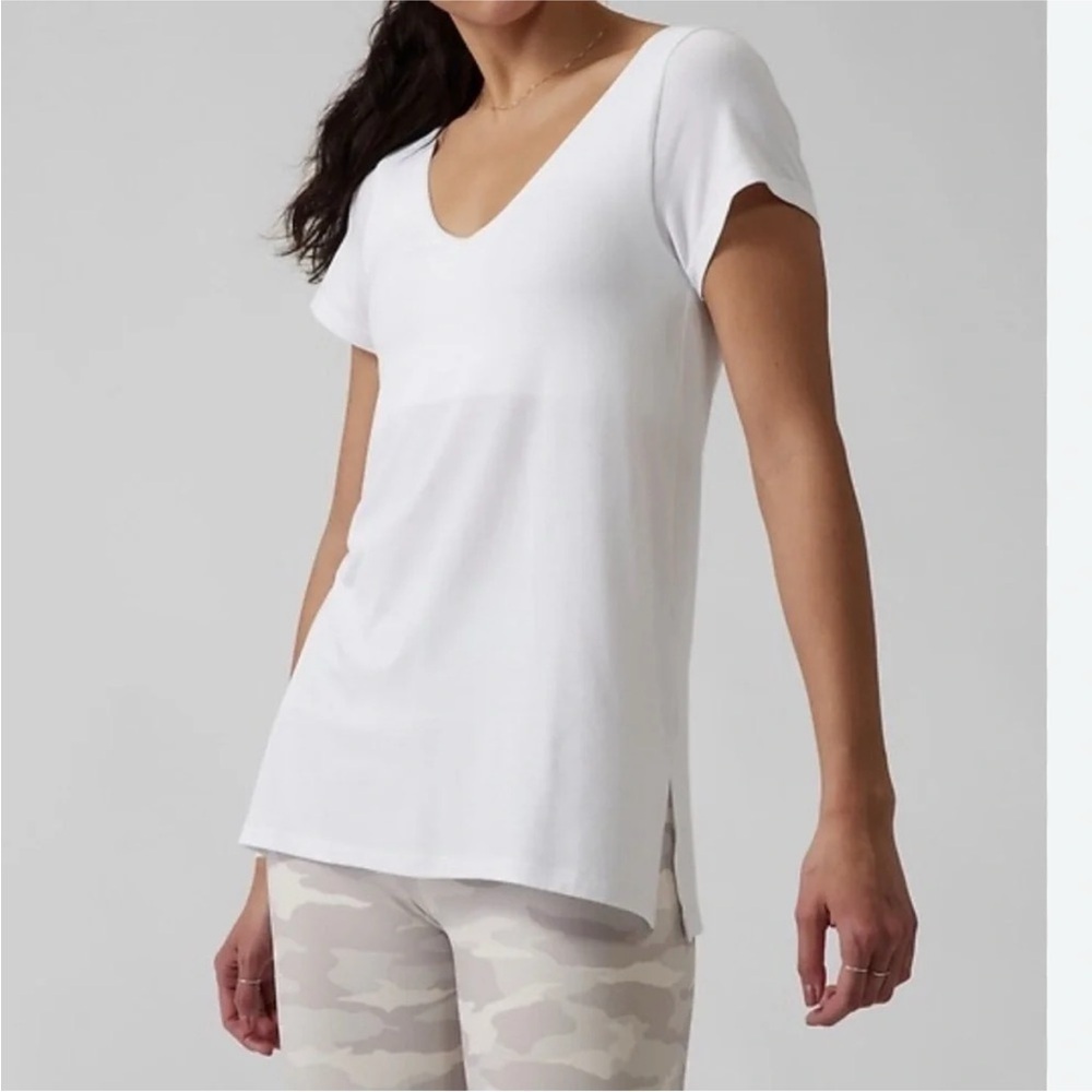 Athleta Women's White Essence Support Top Size Medium 51984